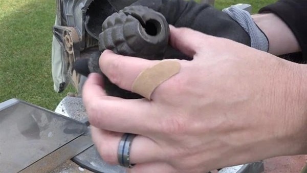 El bombasının içini görmek istedi ve... 22