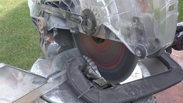 El bombasının içini görmek istedi ve... 25