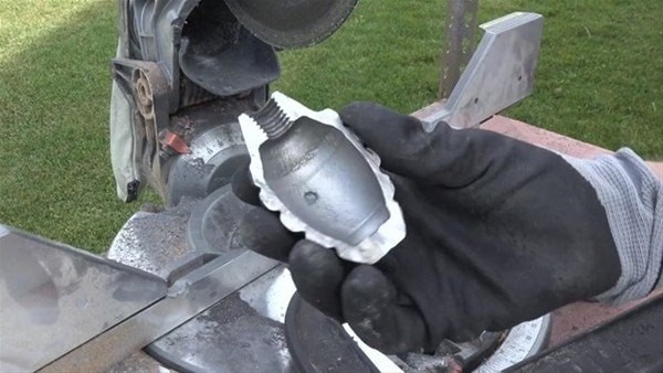 El bombasının içini görmek istedi ve... 27