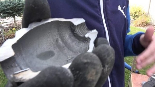 El bombasının içini görmek istedi ve... 28