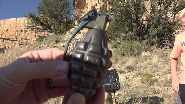 El bombasının içini görmek istedi ve... 5