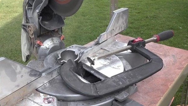 El bombasının içini görmek istedi ve... 1