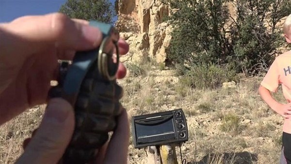 El bombasının içini görmek istedi ve... 6