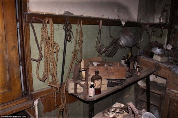 Dizeleri dünyayı etkiledi ama evi harabe 15