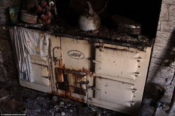 Dizeleri dünyayı etkiledi ama evi harabe 16