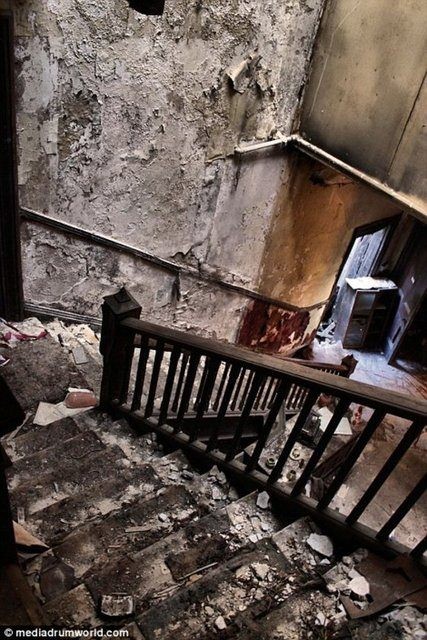 Dizeleri dünyayı etkiledi ama evi harabe 3