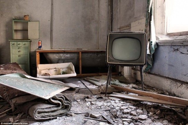 Dizeleri dünyayı etkiledi ama evi harabe 7