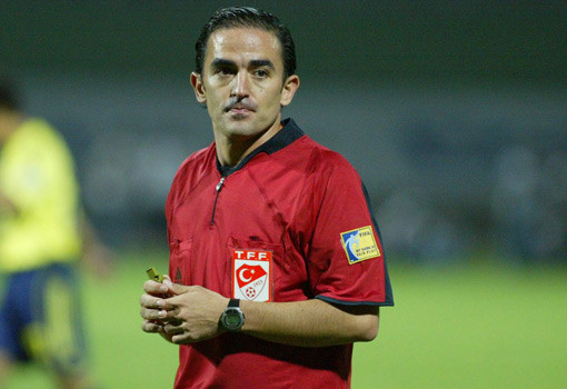 Derbinin hakemi hangi takımı tutuyor? 10