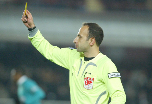 Derbinin hakemi hangi takımı tutuyor? 11