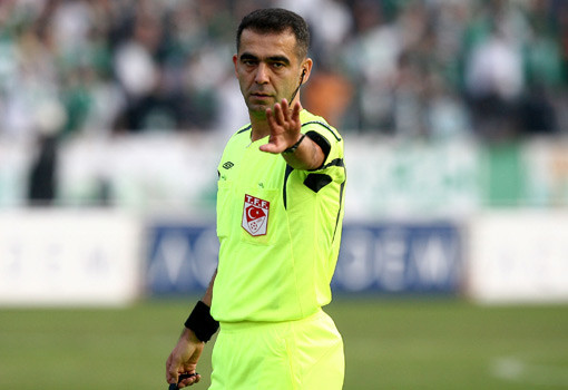 Derbinin hakemi hangi takımı tutuyor? 13