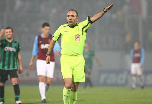 Derbinin hakemi hangi takımı tutuyor? 15