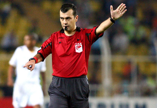 Derbinin hakemi hangi takımı tutuyor? 17