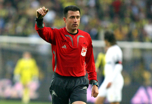 Derbinin hakemi hangi takımı tutuyor? 23