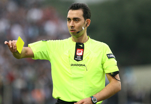 Derbinin hakemi hangi takımı tutuyor? 24