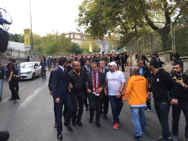 Dursun Özbek taraftarlarla Arena'ya gitti 3