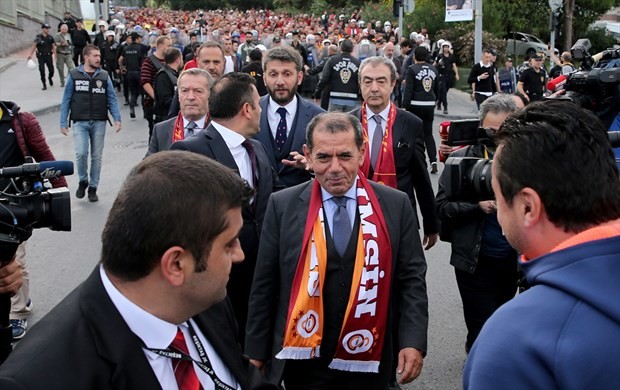 Dursun Özbek taraftarlarla Arena'ya gitti 5