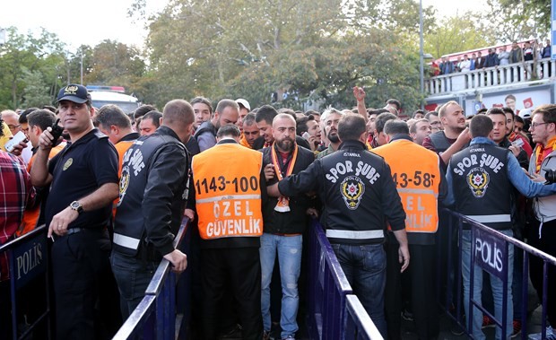 Dursun Özbek taraftarlarla Arena'ya gitti 12