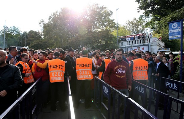 Dursun Özbek taraftarlarla Arena'ya gitti 18