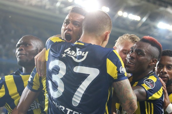 Emenike'nin yeni saç stili sosyal medyada olay oldu 12
