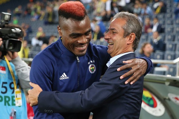 Emenike'nin yeni saç stili sosyal medyada olay oldu 3