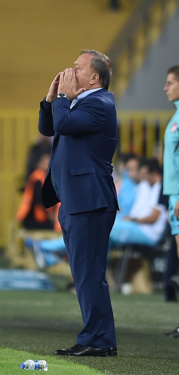 Sakinliğiyle bilinen Advocaat çileden çıktı! 5