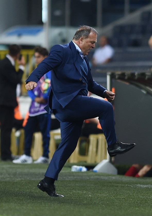 Sakinliğiyle bilinen Advocaat çileden çıktı! 6