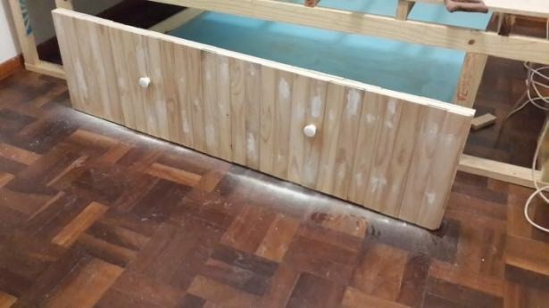 Yatak odasını home office yaptı 14