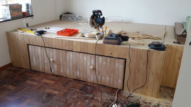 Yatak odasını home office yaptı 15