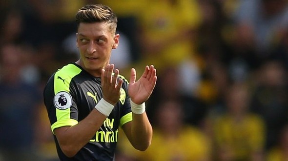 Mesut Özil maaşına zam dışında bir isteği daha var... 7