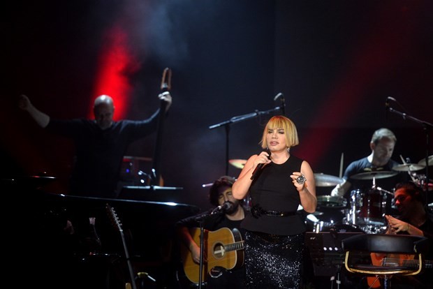 Sezen Aksu gençlik dönemlerine geri döndü 5