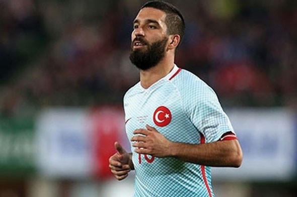 Terim bu futbolcularla anlaşamadı 10