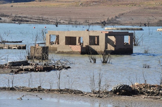 Sular altında kalan köy yıllar sonra ortaya çıktı 11