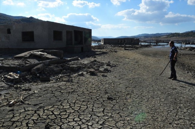 Sular altında kalan köy yıllar sonra ortaya çıktı 15