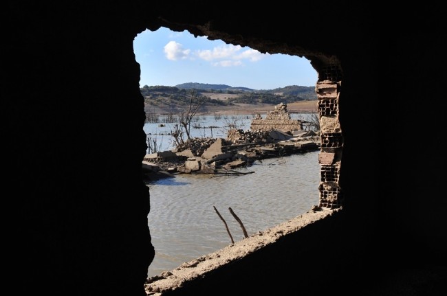 Sular altında kalan köy yıllar sonra ortaya çıktı 16