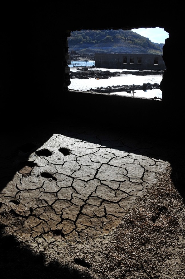 Sular altında kalan köy yıllar sonra ortaya çıktı 17