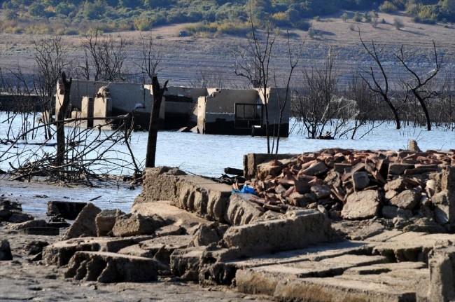 Sular altında kalan köy yıllar sonra ortaya çıktı 21