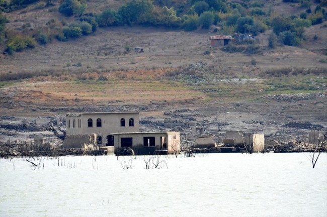 Sular altında kalan köy yıllar sonra ortaya çıktı 25