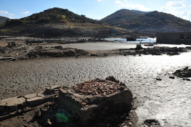 Sular altında kalan köy yıllar sonra ortaya çıktı 6