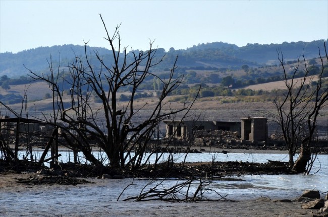 Sular altında kalan köy yıllar sonra ortaya çıktı 7