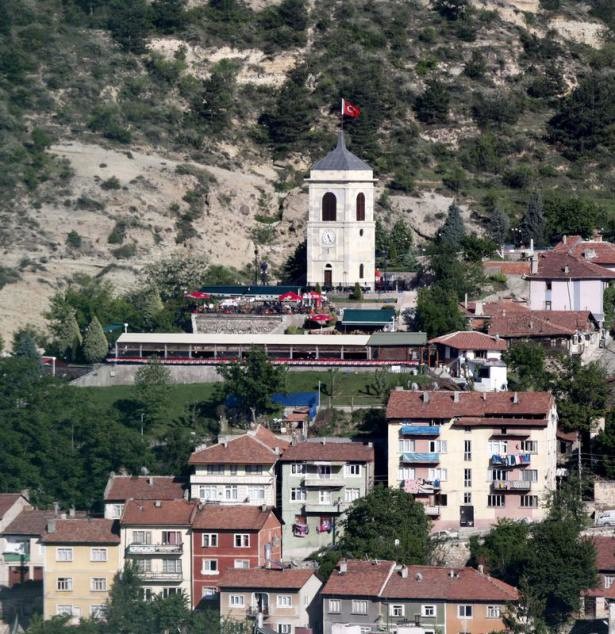 Zamana meydan okuyan saat kuleleri 12