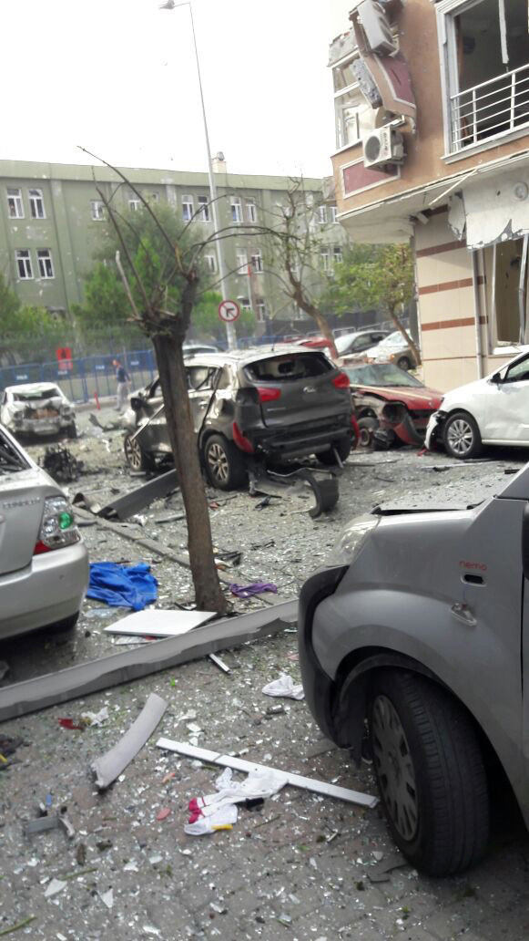 Yenibosna'da patlamadan ilk görüntüler 6