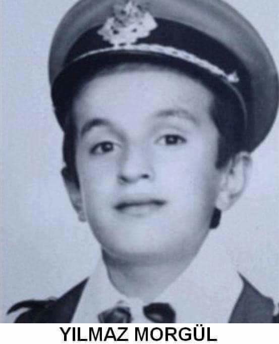 Ünlülerin çocukluk halleri 11