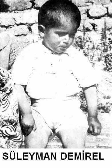 Ünlülerin çocukluk halleri 17