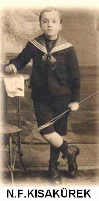 Ünlülerin çocukluk halleri 18