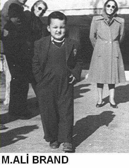 Ünlülerin çocukluk halleri 21