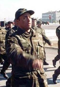 Ünlülerin askerlik fotoğrafları 14