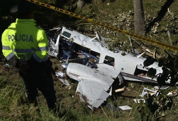 Uçak kazasından nasıl kurtulduklarını anlattılar 12