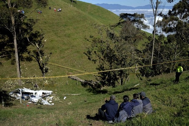 Uçak kazasından nasıl kurtulduklarını anlattılar 15