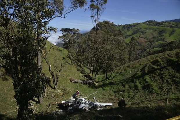Uçak kazasından nasıl kurtulduklarını anlattılar 16