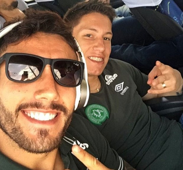 Uçak kazasından nasıl kurtulduklarını anlattılar 20